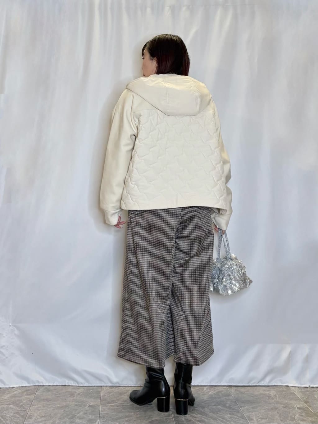 ネリさんの「SHOO･LA･RUE｜【S-LL/洗濯機可】さりげないラメが上品　クルーネックニット」を使ったコーディネート