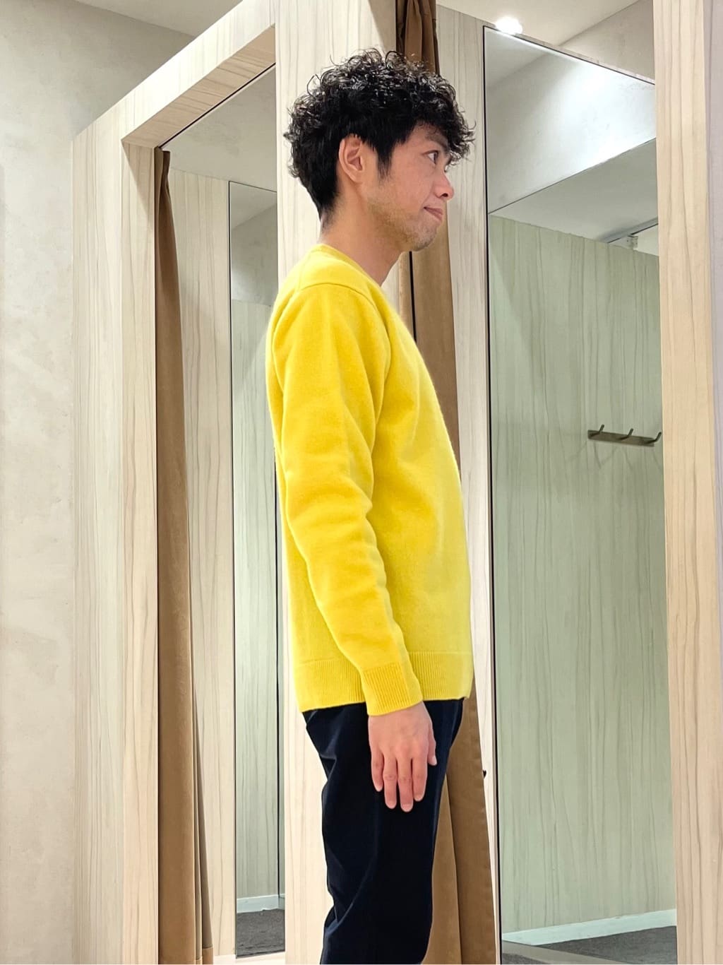 URAさんの「TAKEO KIKUCHI｜【Air Palette Knit】ワンポイント カラーニット プルオーバー」を使ったコーディネート