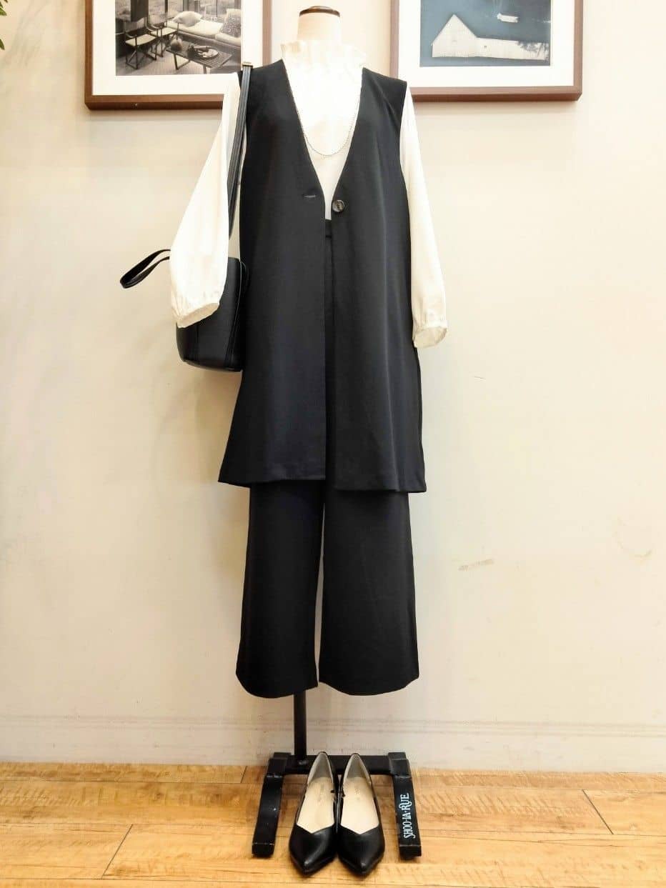 うっちーさんの「SHOO･LA･RUE｜【洗濯機可/セットアップ可/S-3L】きちんと楽に。カットジョーゼット ロングジレ」を使ったコーディネート