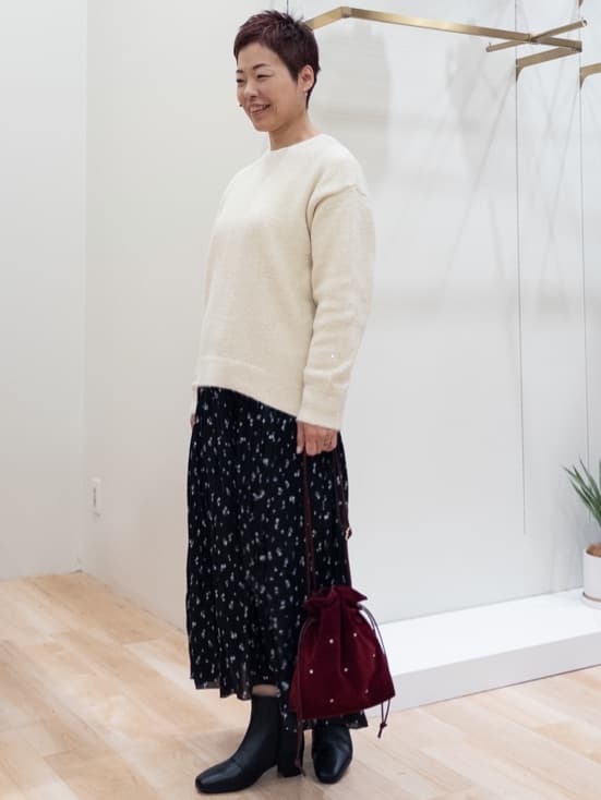 シュウコさんの「grove｜華やぎ冬ニット　ミニスパンコールフェザーニット」を使ったコーディネート