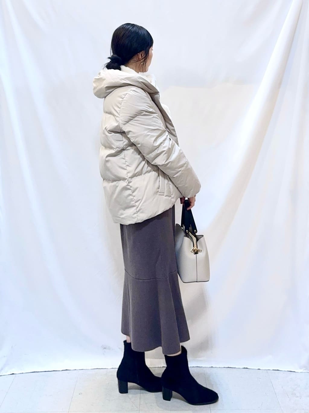 𝐇𝐢𝐫𝐨𝐦𝐢さんの「SHOO･LA･RUE｜【撥水/洗える】ショートフーディーダウン」を使ったコーディネート