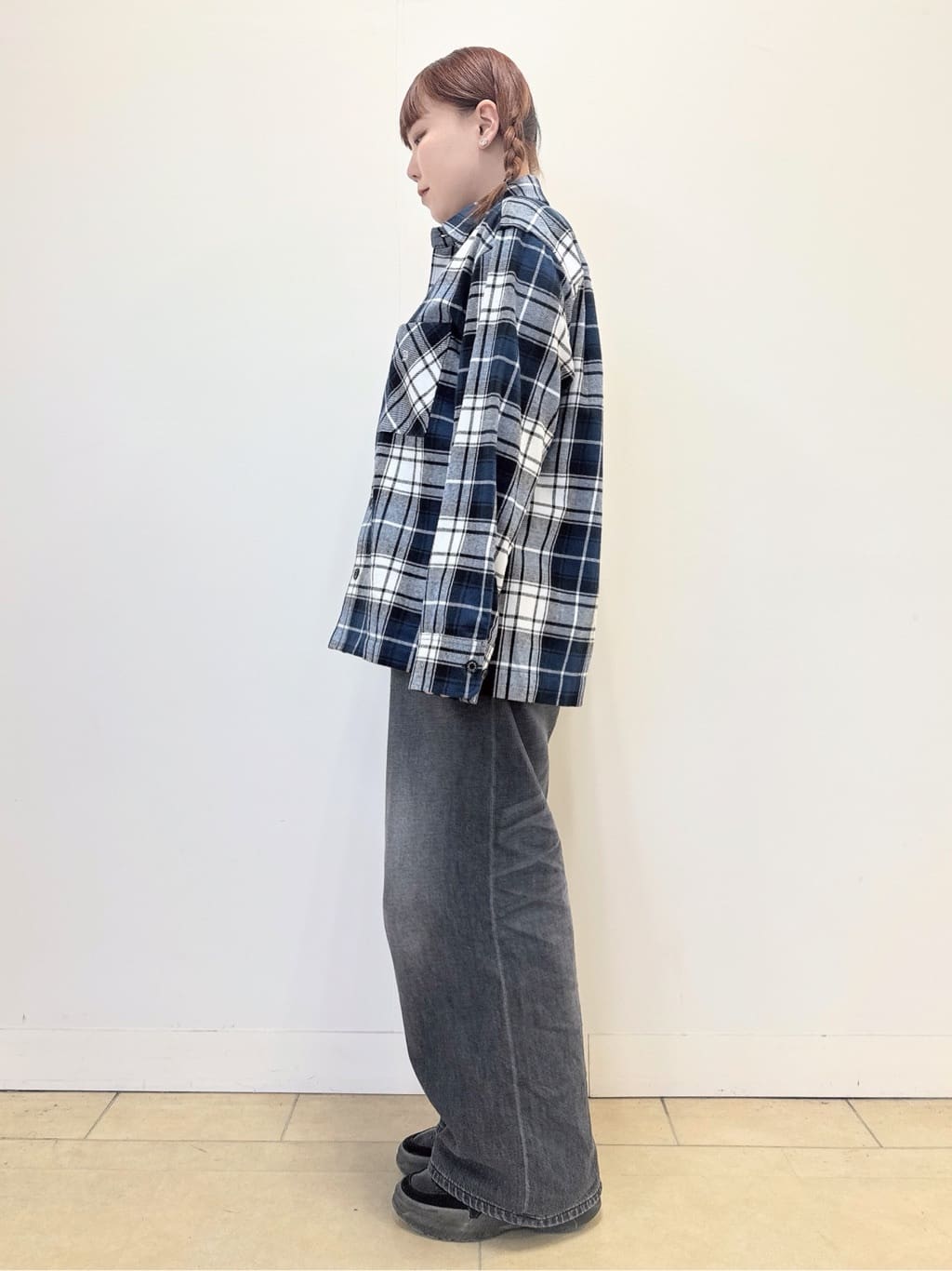 なかもとあきさんの「DRESSTERIOR｜ヴィンテージ加工ワイドデニムパンツ」を使ったコーディネート