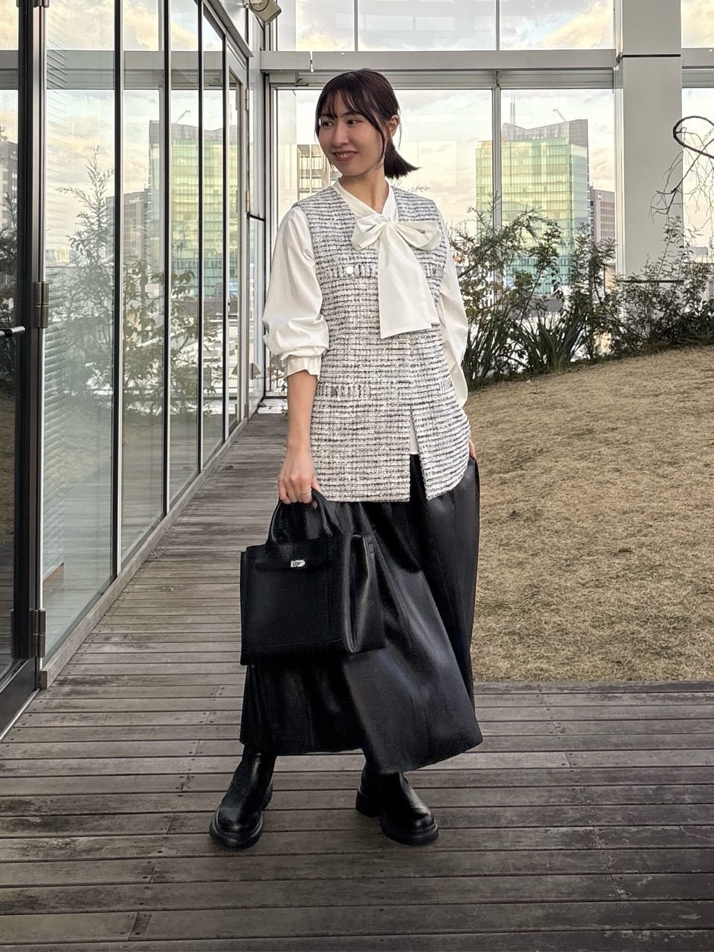 Yoshimiさんの「INDIVI｜【2点セット／洗える】ツイードジレ＆ボウタイブラウス」を使ったコーディネート
