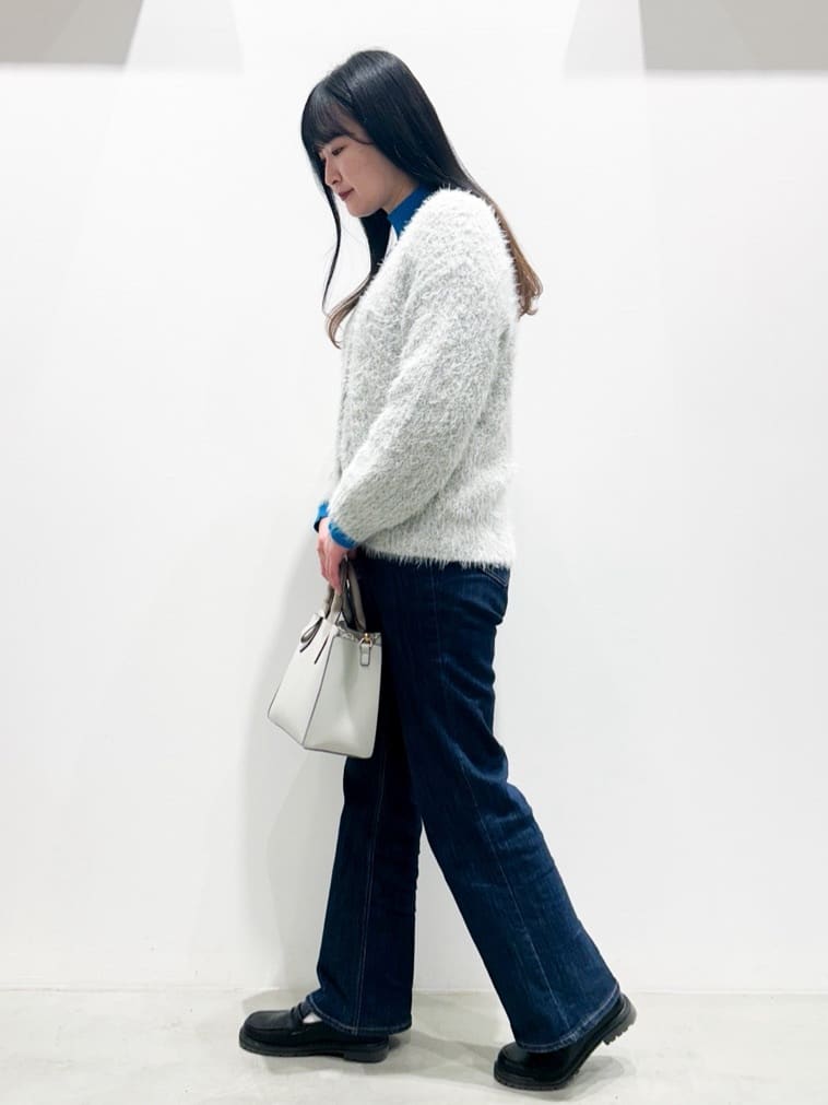 seinaさんの「grove｜【美シルエット/選べる着丈】大人のためのソフトフレアーデニム」を使ったコーディネート