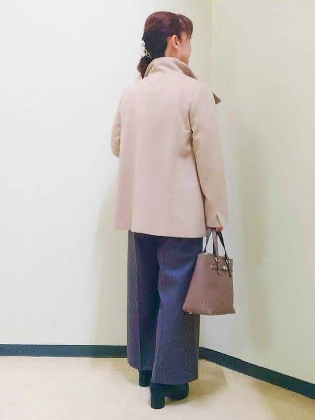 花さんの「Reflect｜【SS-4Lサイズ／衿が顔に当たらない◎】スタンドネックミドルコート」を使ったコーディネート