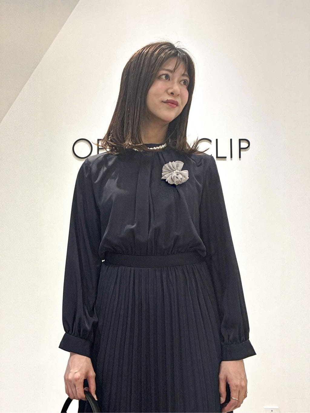 もんちゃんさんの「OPAQUE.CLIP｜《通勤対応》ジョーゼットプリーツワンピース【洗濯機OK】」を使ったコーディネート