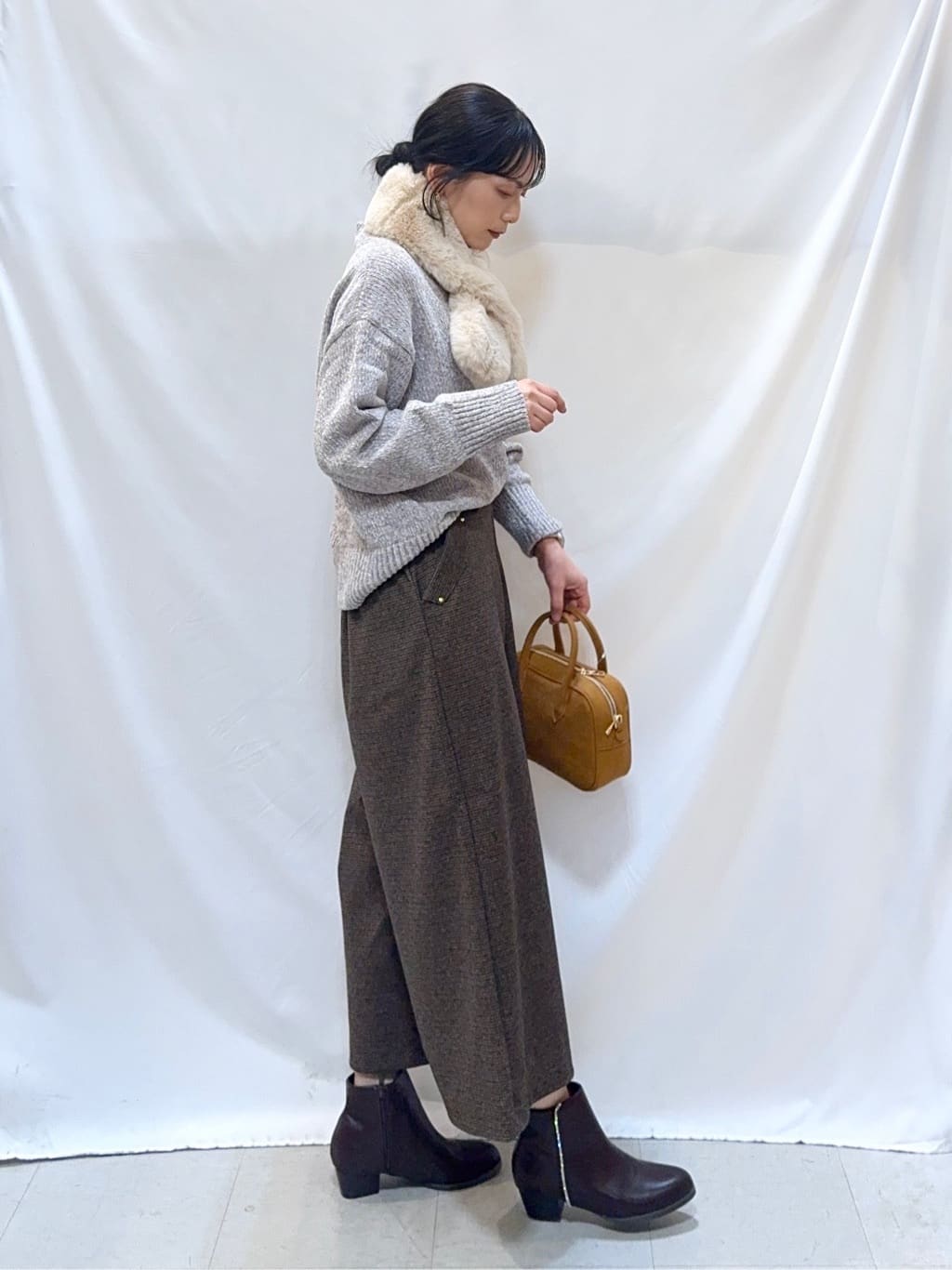𝐇𝐢𝐫𝐨𝐦𝐢さんの「SHOO･LA･RUE｜【高レビュー】ウエストゴムで穿きやすい　ガウチョパンツ」を使ったコーディネート