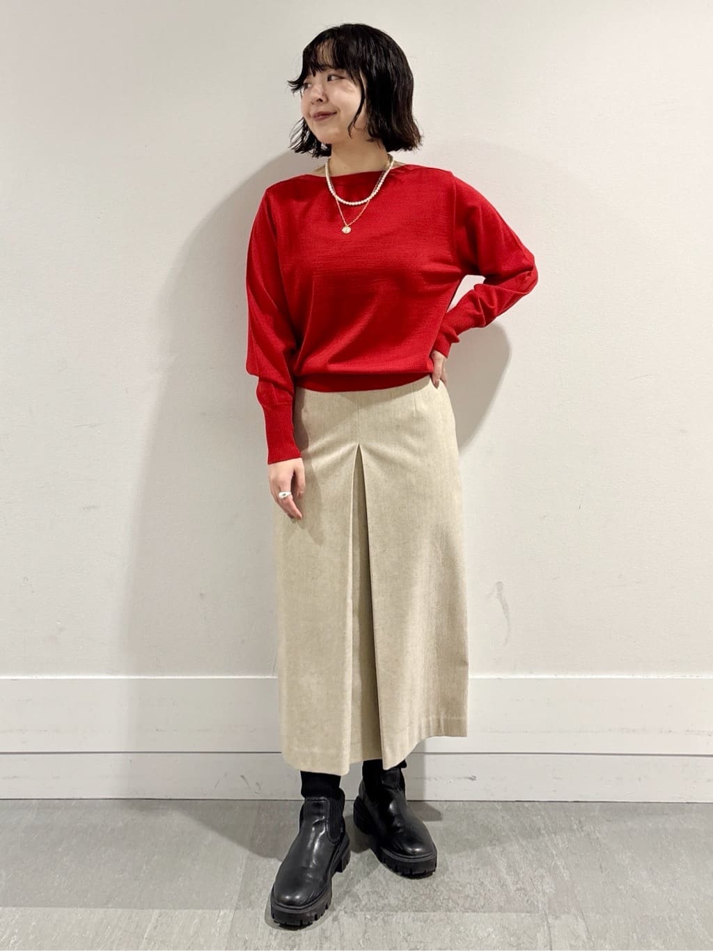 モエカさんの「UNTITLED｜【アンサンブル可/洗える】シルクウールカシミヤ ドルマンスリーブニット」を使ったコーディネート