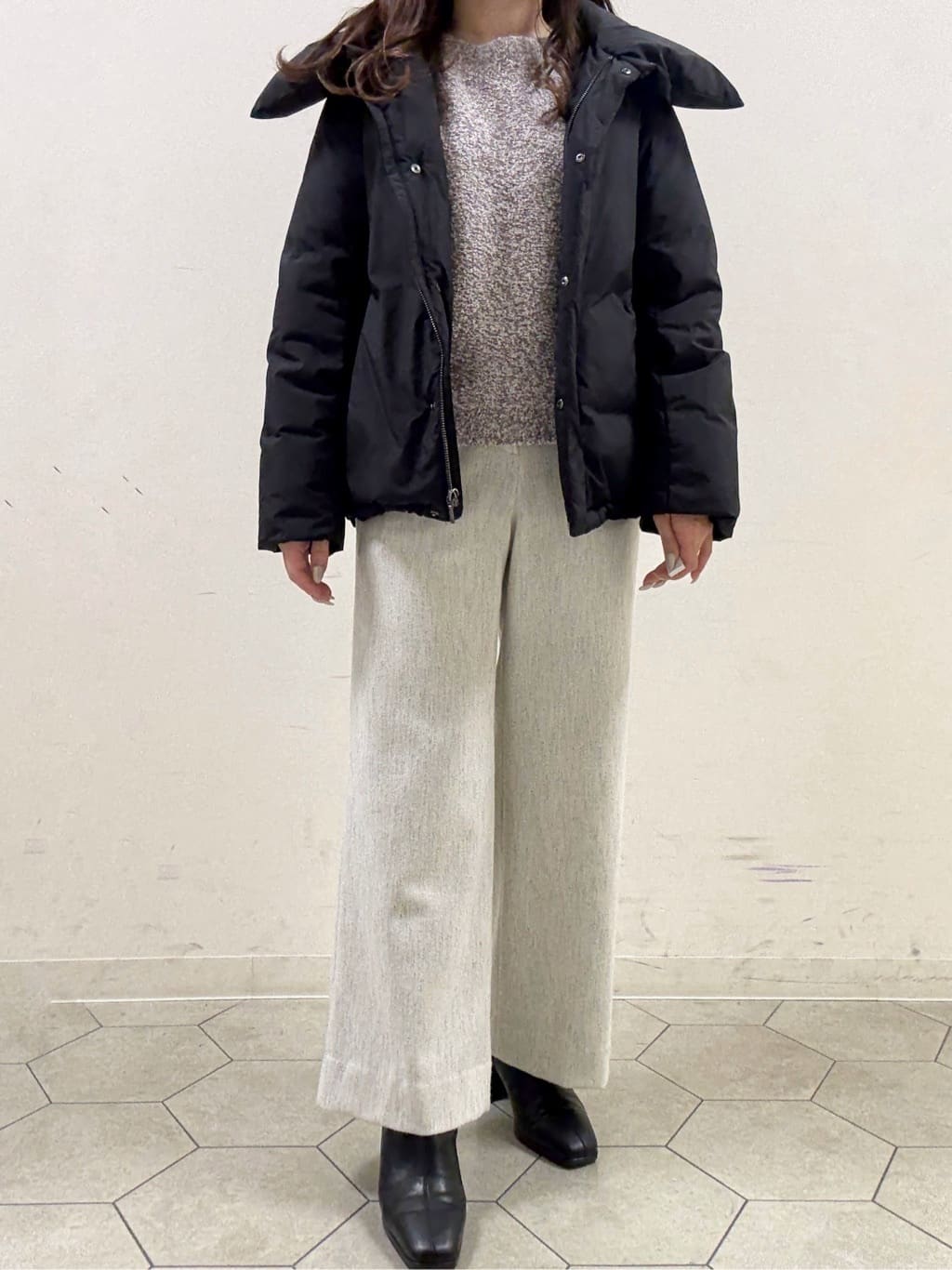 kahoさんの「INDIVI｜【撥水／洗える／デザイン衿】ステッチレス ショートダウンコート」を使ったコーディネート