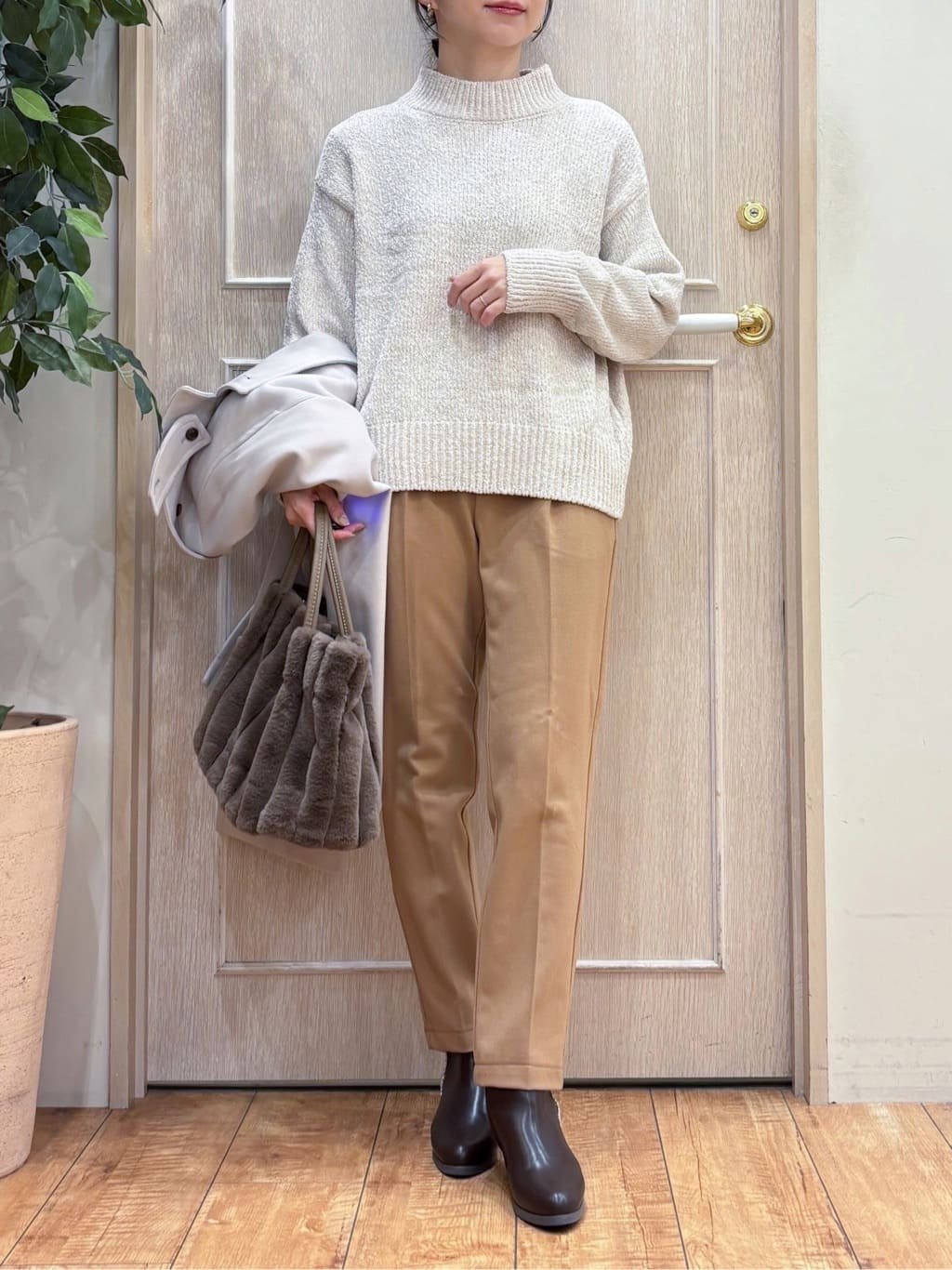 なみさんの「SHOO･LA･RUE｜【洗濯機可/S-LL】美脚見え あったか裏起毛 テーパードパンツ」を使ったコーディネート