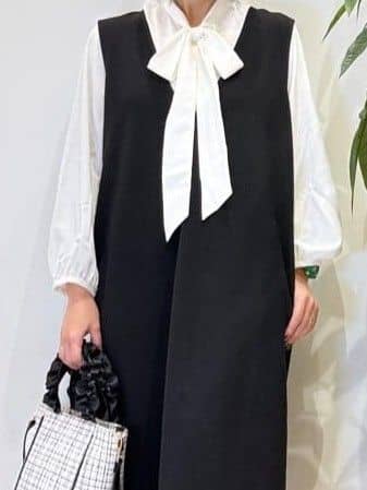 misakiさんの「SHOO･LA･RUE｜【2点セット/洗濯機可】時短でコーデが決まる ジャンドレ+リブインナー」を使ったコーディネート