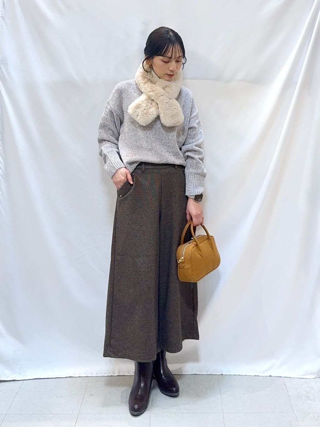 𝐇𝐢𝐫𝐨𝐦𝐢さんの「SHOO･LA･RUE｜【高レビュー】ウエストゴムで穿きやすい　ガウチョパンツ」を使ったコーディネート