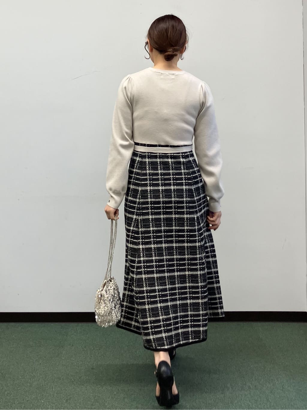 MAYUKIさんの「index｜チェックラメジャカードニットワンピース」を使ったコーディネート