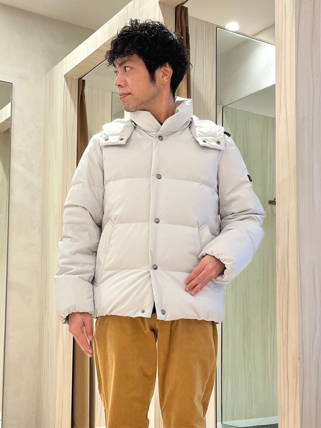 URAさんの「TAKEO KIKUCHI｜【袖取り外し可】デタッチャブル ダウンブルゾン」を使ったコーディネート