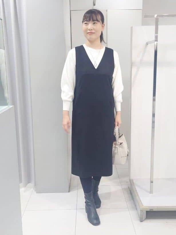 AZUSAさんの「Reflect｜【すっきりシルエット】スエードライクジャンパースカ―ト」を使ったコーディネート