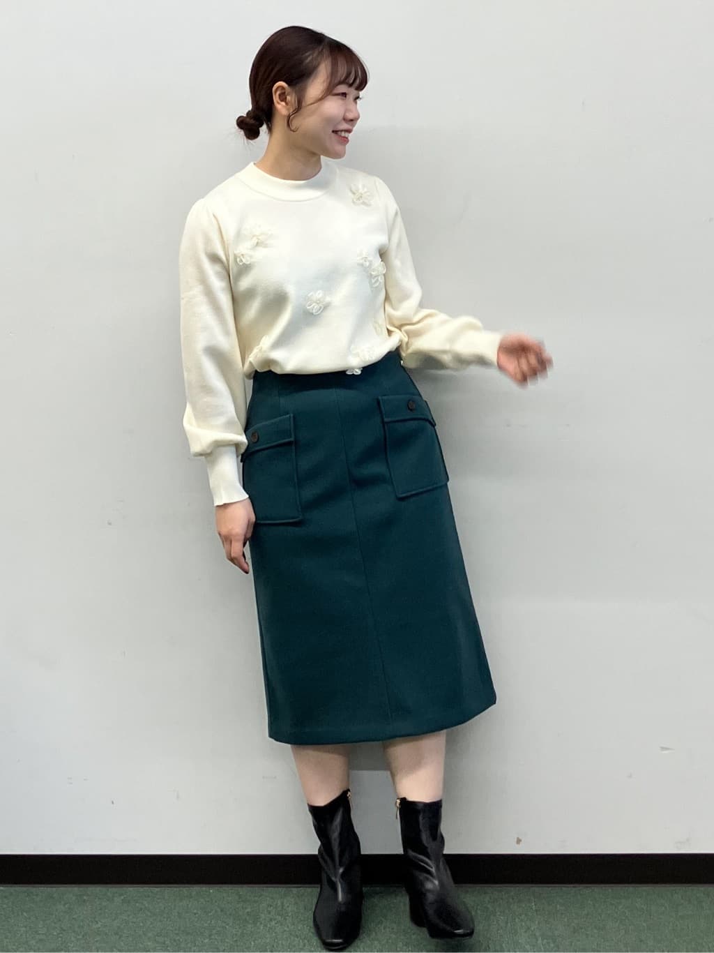 MAYUKIさんの「index｜フラワーモチーフハイネックニット【洗える】」を使ったコーディネート