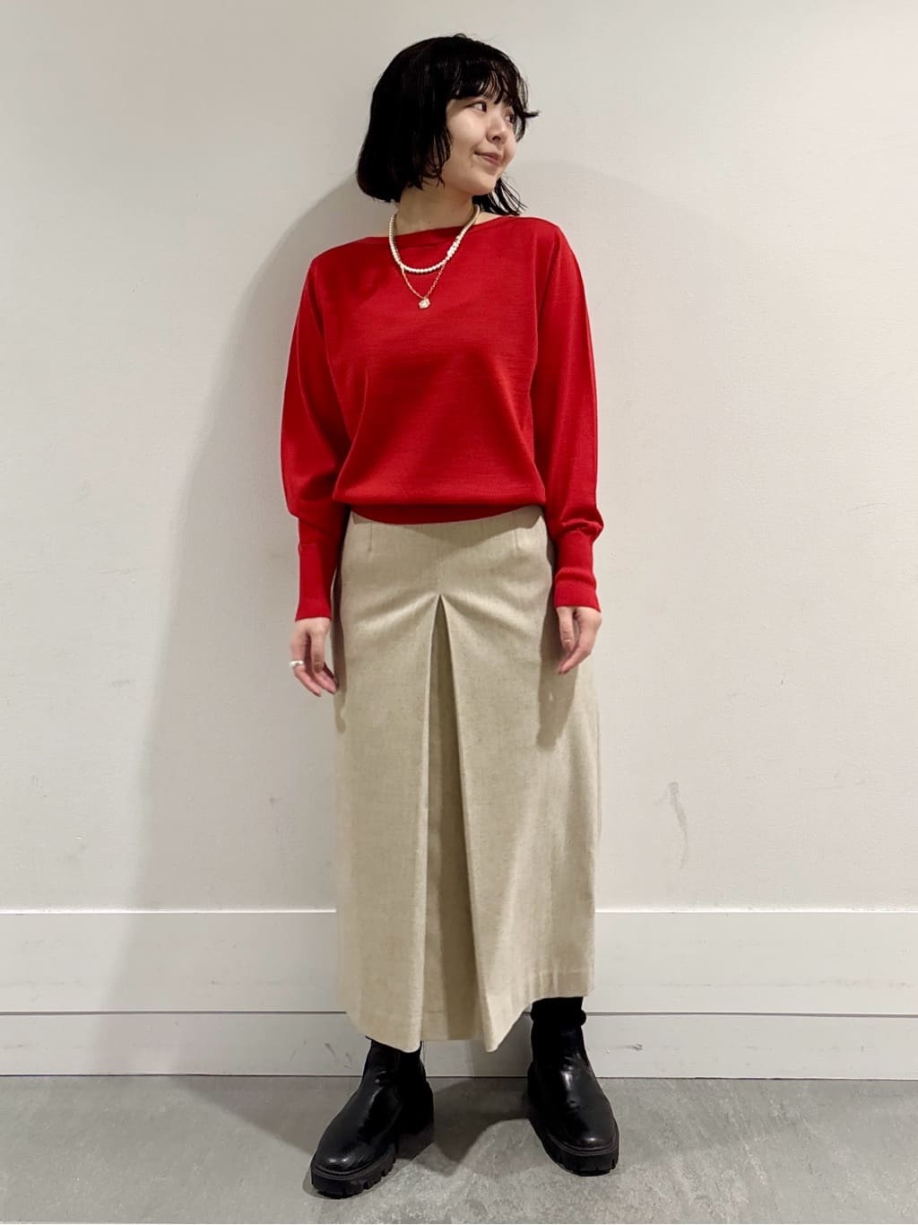 モエカさんの「UNTITLED｜【アンサンブル可/洗える】シルクウールカシミヤ ドルマンスリーブニット」を使ったコーディネート
