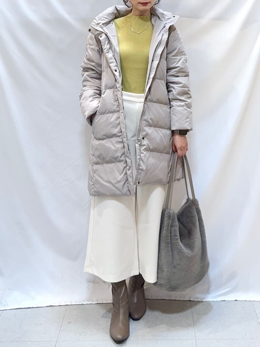 𝐇𝐢𝐫𝐨𝐦𝐢さんの「SHOO･LA･RUE｜【洗濯機可/撥水】フェイクファーフード ロングダウン」を使ったコーディネート
