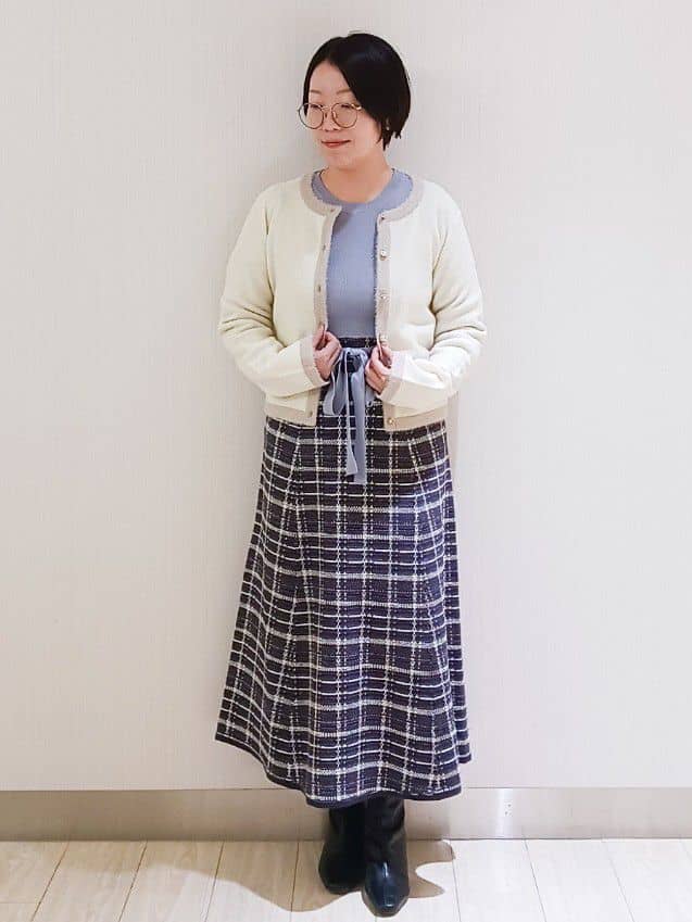 KaHoさんの「index｜フェザーバイカラークルーネックカーディガン【洗濯機OK】」を使ったコーディネート