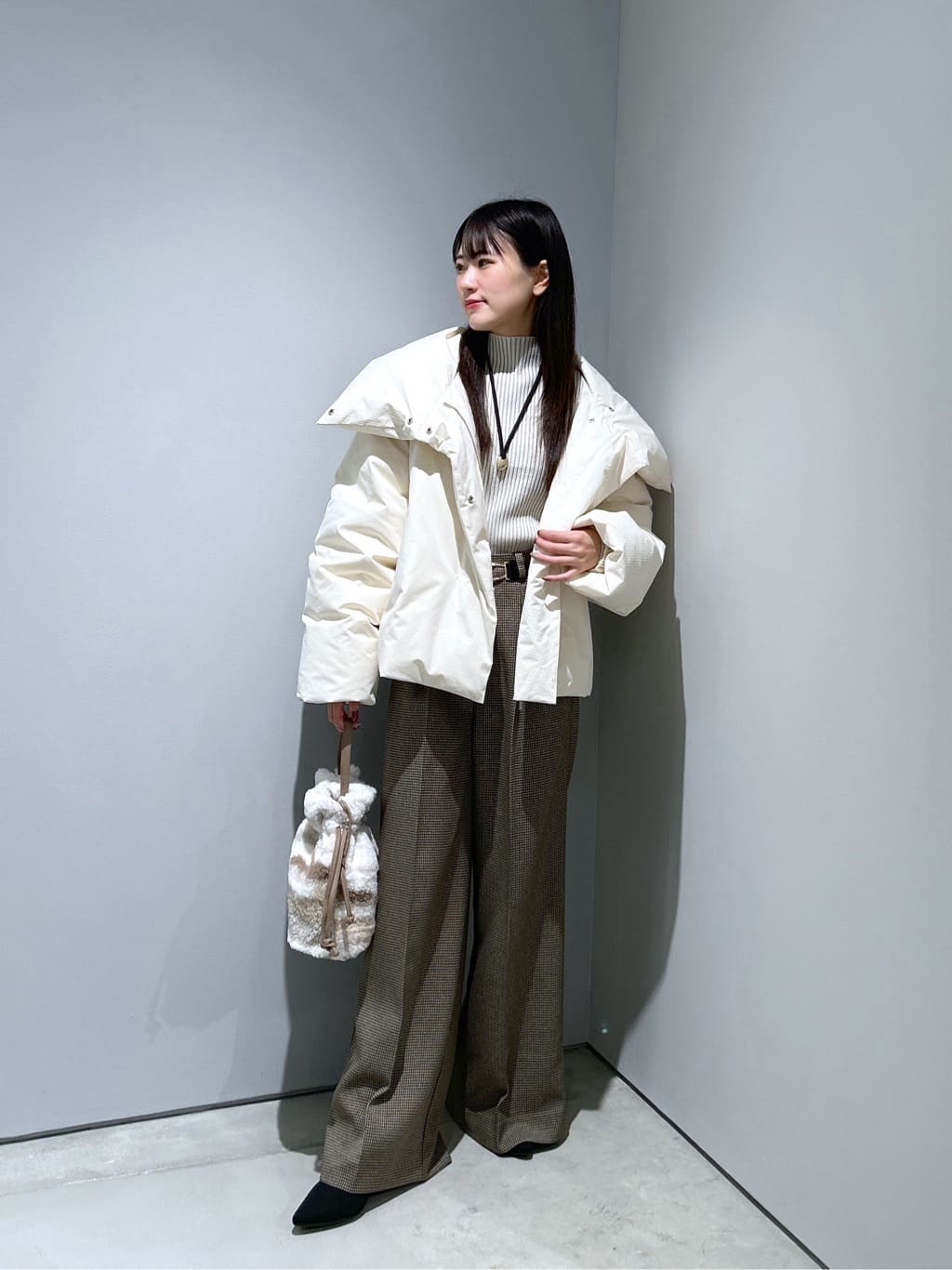 Renoさんの「INDIVI｜3WAYスタンドカラーショートダウン【凹凸素材】」を使ったコーディネート