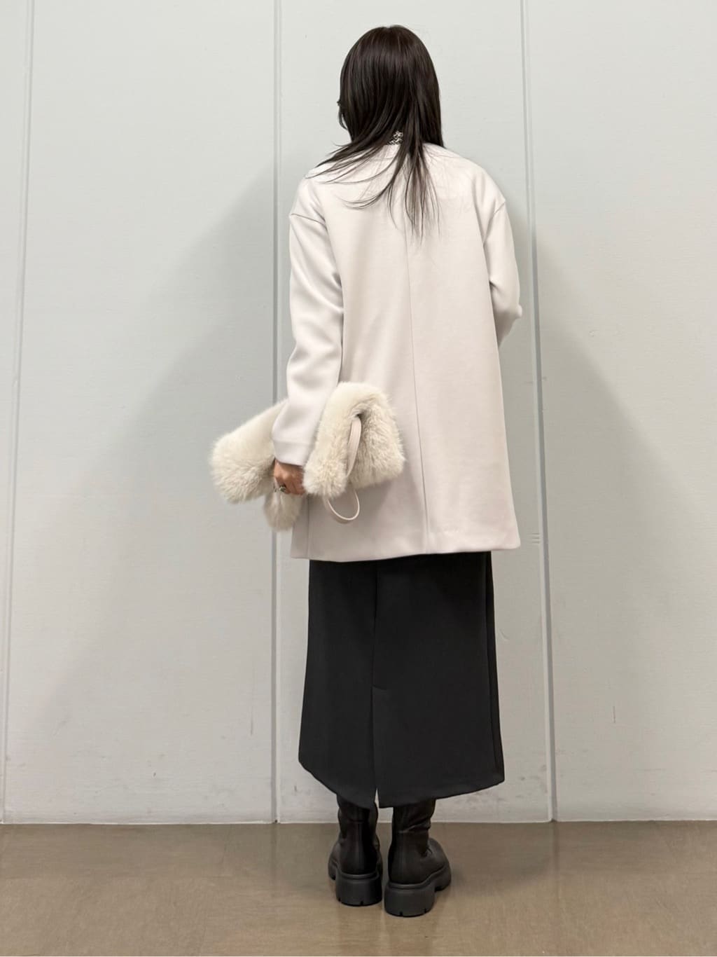 mizukiさんの「INDIVI｜【秋／軽羽織り】ノーカラーミドル丈ライトコート」を使ったコーディネート