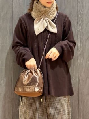 meiさんの「SHOO･LA･RUE｜気になるお腹周りをカバー ケーブル編みペプラムニット」を使ったコーディネート