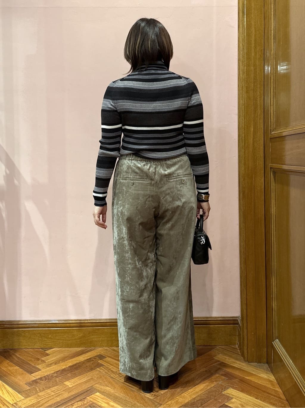 komatsuさんの「DRESSTERIOR｜シルクブレンドメリノウールリブプルオーバー」を使ったコーディネート