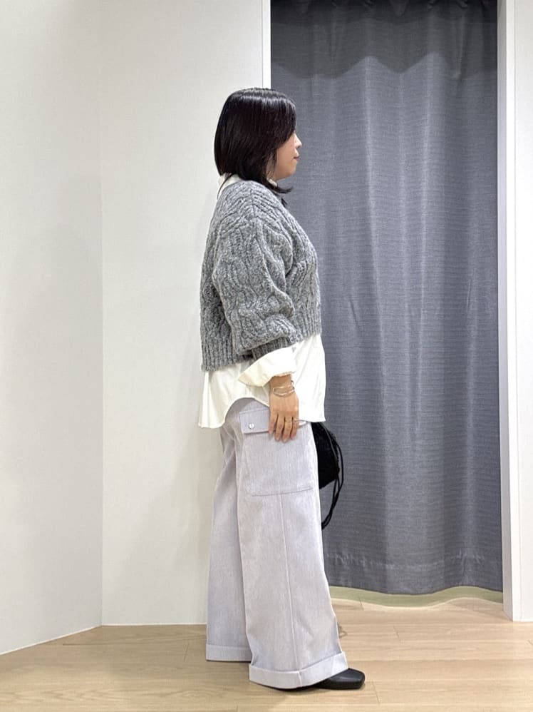 Akiさんの「INDIVI｜コーデュロイカーゴパンツ」を使ったコーディネート