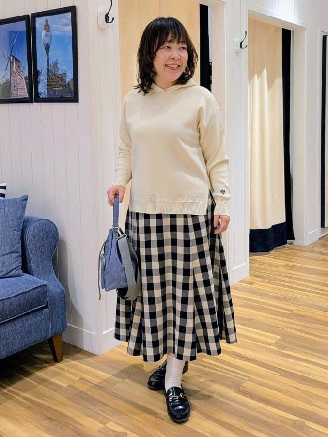  naomiさんの「Dessin｜【洗える／体型カバー】ちょうどいいニットパーカ」を使ったコーディネート