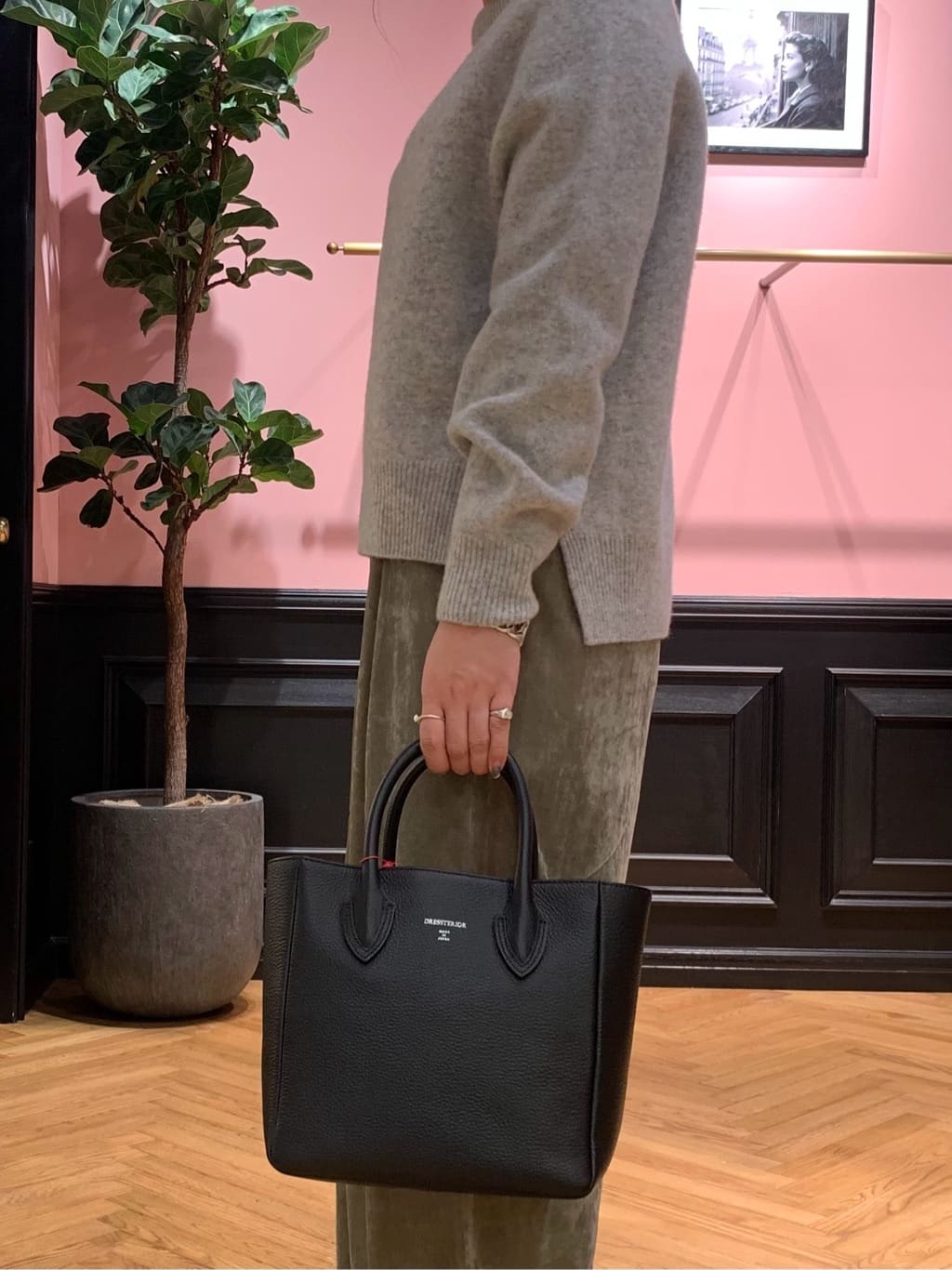 SAKAIさんの「DRESSTERIOR｜ソフト別珍イージーパンツ」を使ったコーディネート