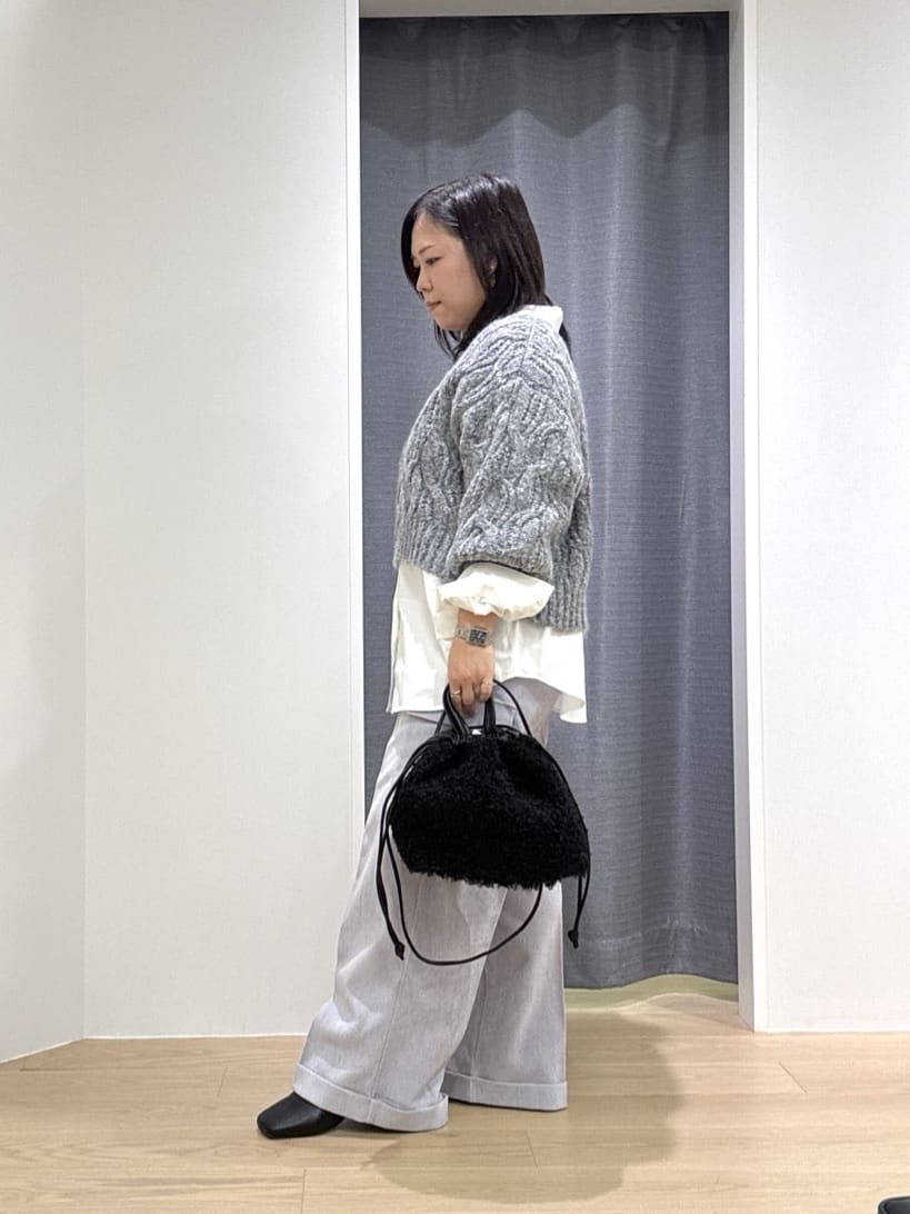 Akiさんの「INDIVI｜コーデュロイカーゴパンツ」を使ったコーディネート