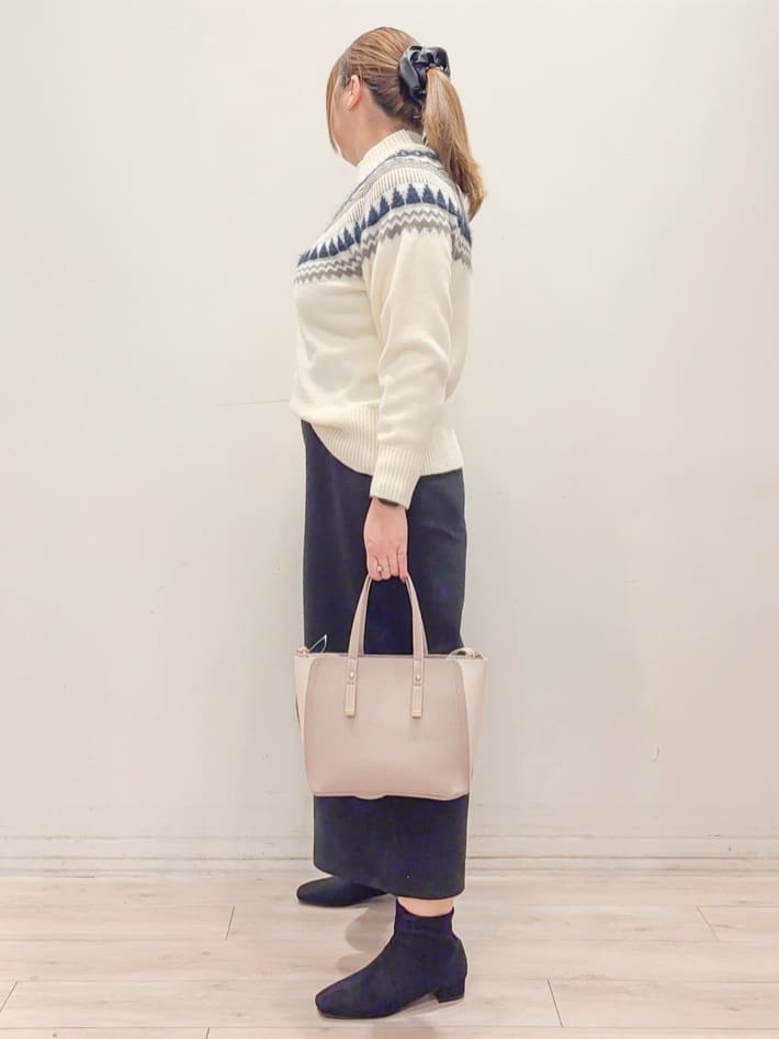 naoさんの「SHOO･LA･RUE｜【洗濯機可/S-LL】配色が大人かわいい　フェアアイル柄求心ニット」を使ったコーディネート