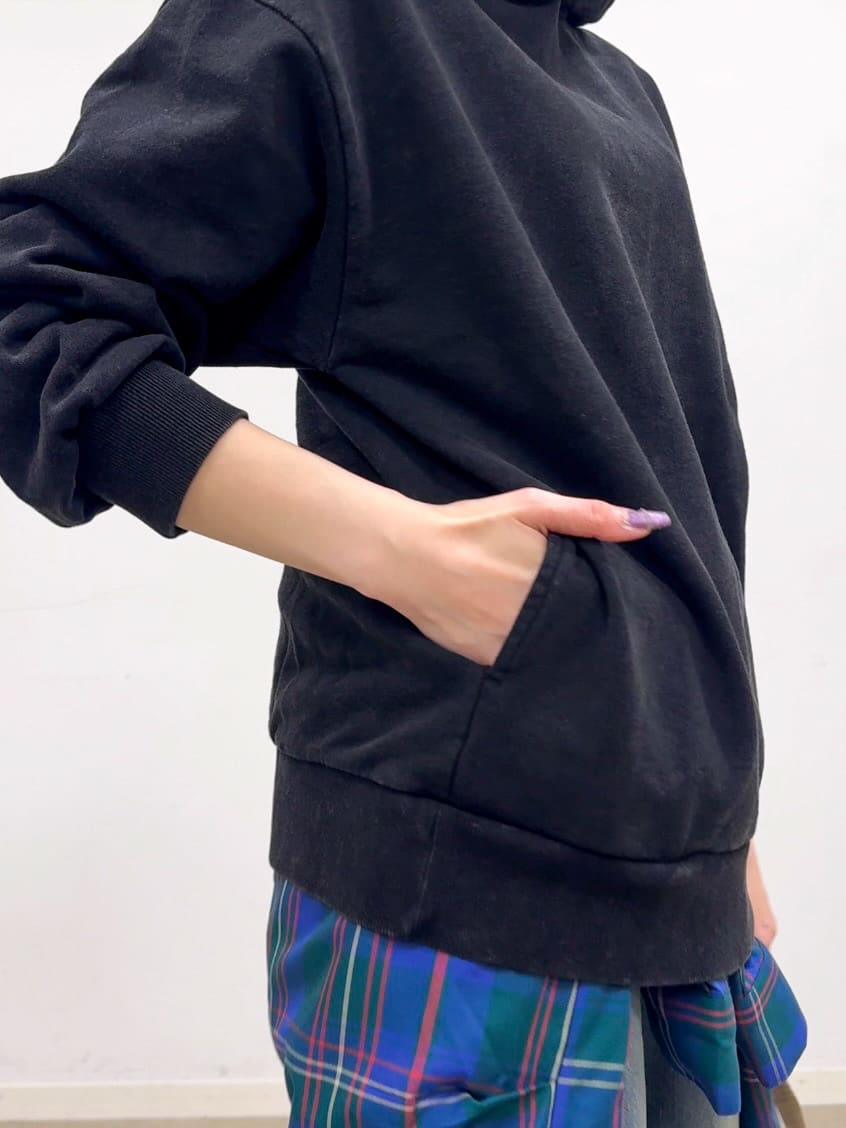 𝐜𝐡𝐢𝐤𝐚さんの「SHOO･LA･RUE｜【洗濯機可】ポケット付きが嬉しい ケミカル加工フーディ―」を使ったコーディネート