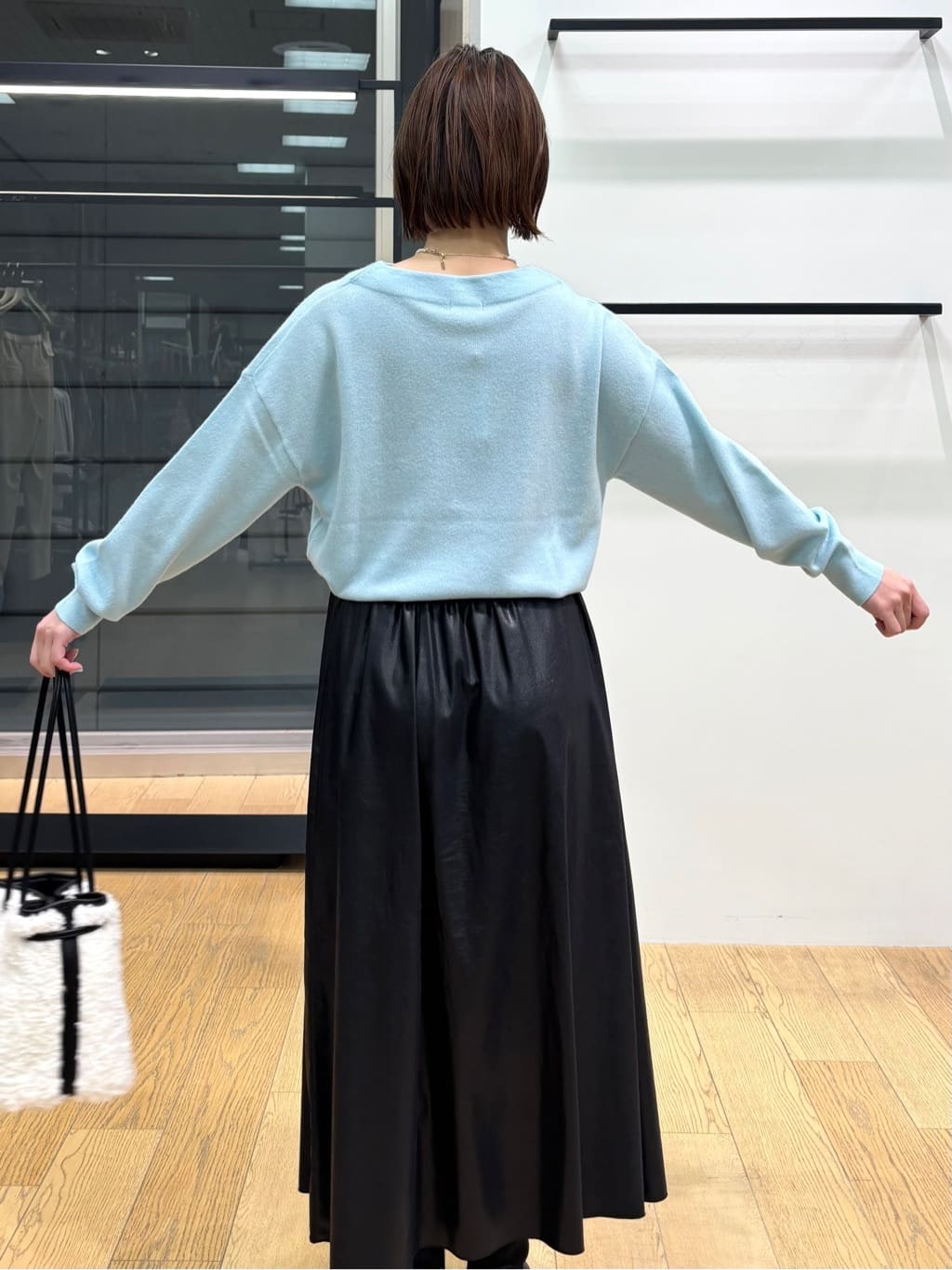 asamiさんの「INDIVI｜【洗える／カシミヤ混】ボトルネック ドルマンスリーブニット」を使ったコーディネート
