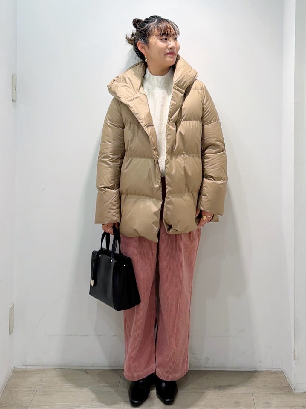 sumicaさんの「OPAQUE.CLIP｜コーデュロイタックワイドパンツ【洗濯機OK】」を使ったコーディネート