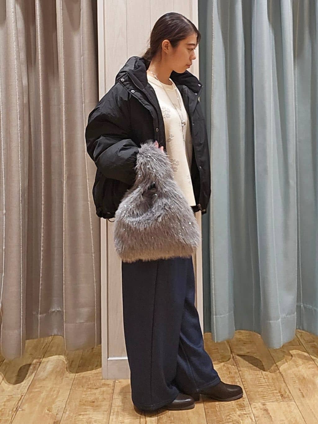 miyaさんの「SHOO･LA･RUE｜【撥水/あったか】たっぷり着られる 中綿モンスターショートコート」を使ったコーディネート
