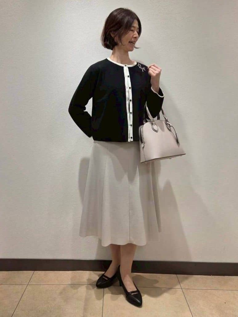 Rumiさんの「Reflect｜【秋映え／単品使い◎／すっきり見え】ブローチ付きニットアンサンブル」を使ったコーディネート