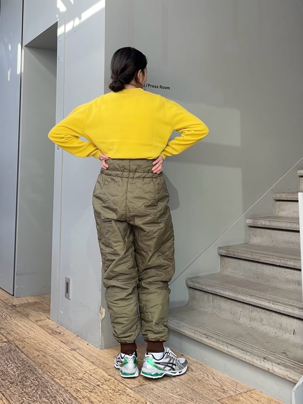 神野（jinno）さんの「TAKEO KIKUCHI｜【Air Palette Knit】ワンポイント カラーニット プルオーバー」を使ったコーディネート