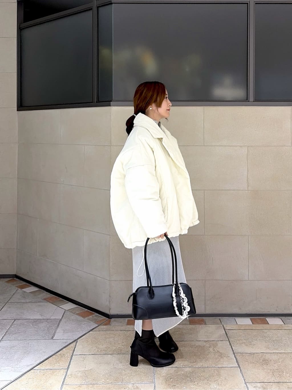 よねさんの「INDIVI｜スタンドネックニットワンピース」を使ったコーディネート