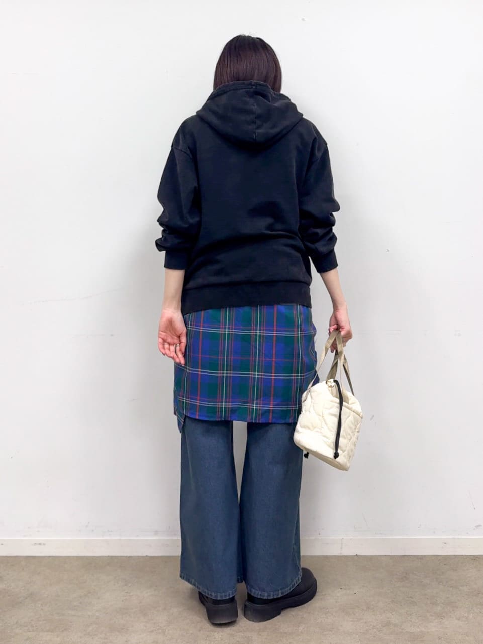 𝐜𝐡𝐢𝐤𝐚さんの「SHOO･LA･RUE｜【洗濯機可】ポケット付きが嬉しい ケミカル加工フーディ―」を使ったコーディネート