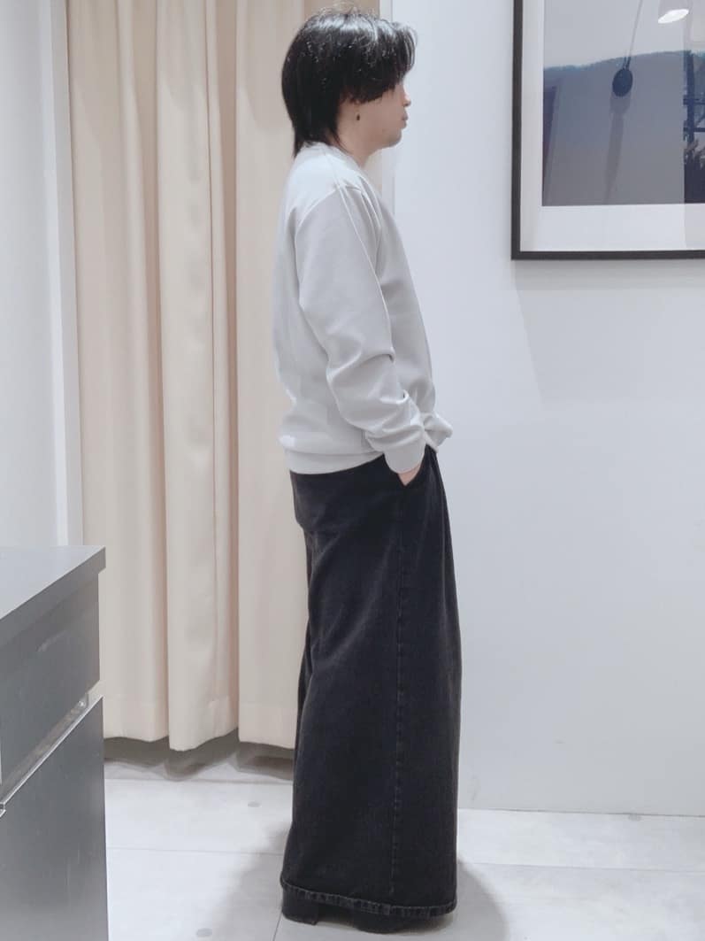 坂。さんの「THE SHOP TK｜【クリーンで大人っぽい】ロゴスウェット 洗濯機OK」を使ったコーディネート