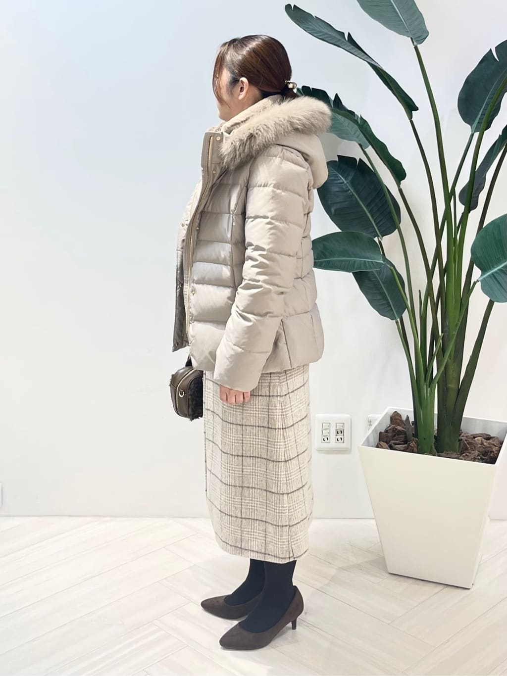 Tomoさんの「UNTITLED｜【名品／撥水／抗菌防臭】ショート丈リサイクルダウンコート」を使ったコーディネート