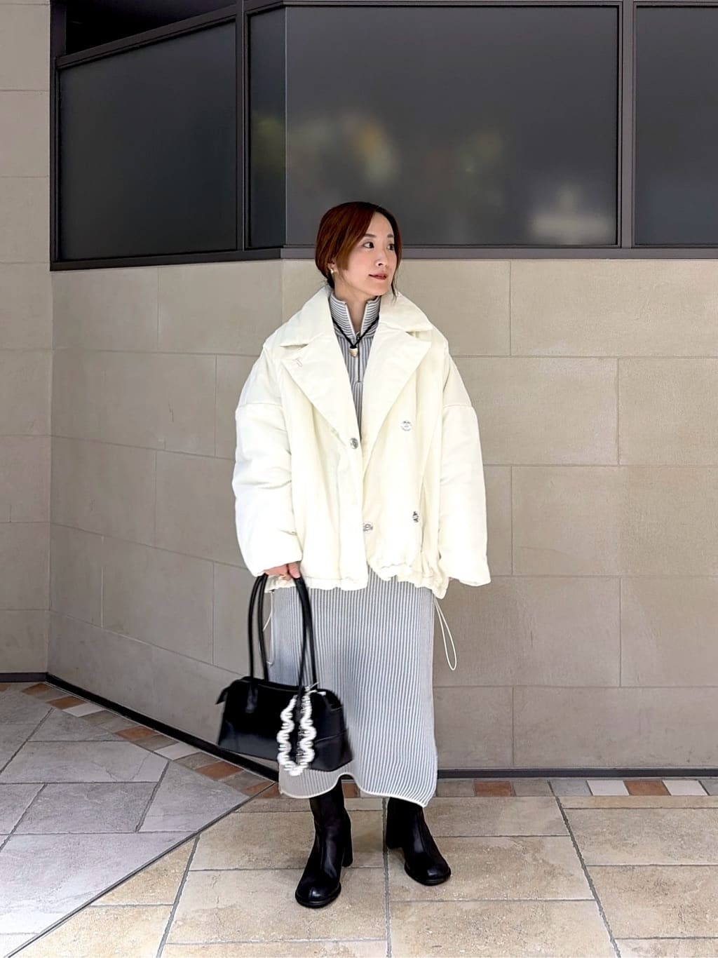 よねさんの「INDIVI｜スタンドネックニットワンピース」を使ったコーディネート