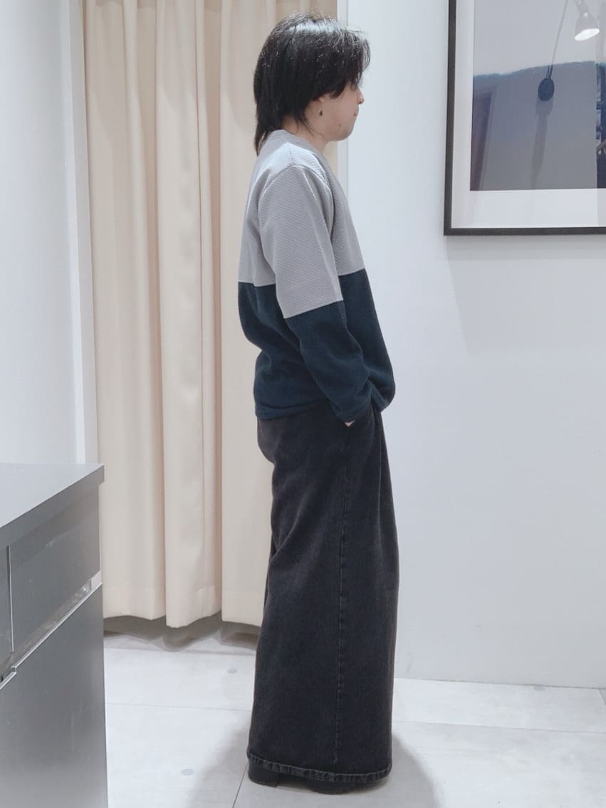 坂。さんの「THE SHOP TK｜バイカラー モール風長袖Tシャツ」を使ったコーディネート