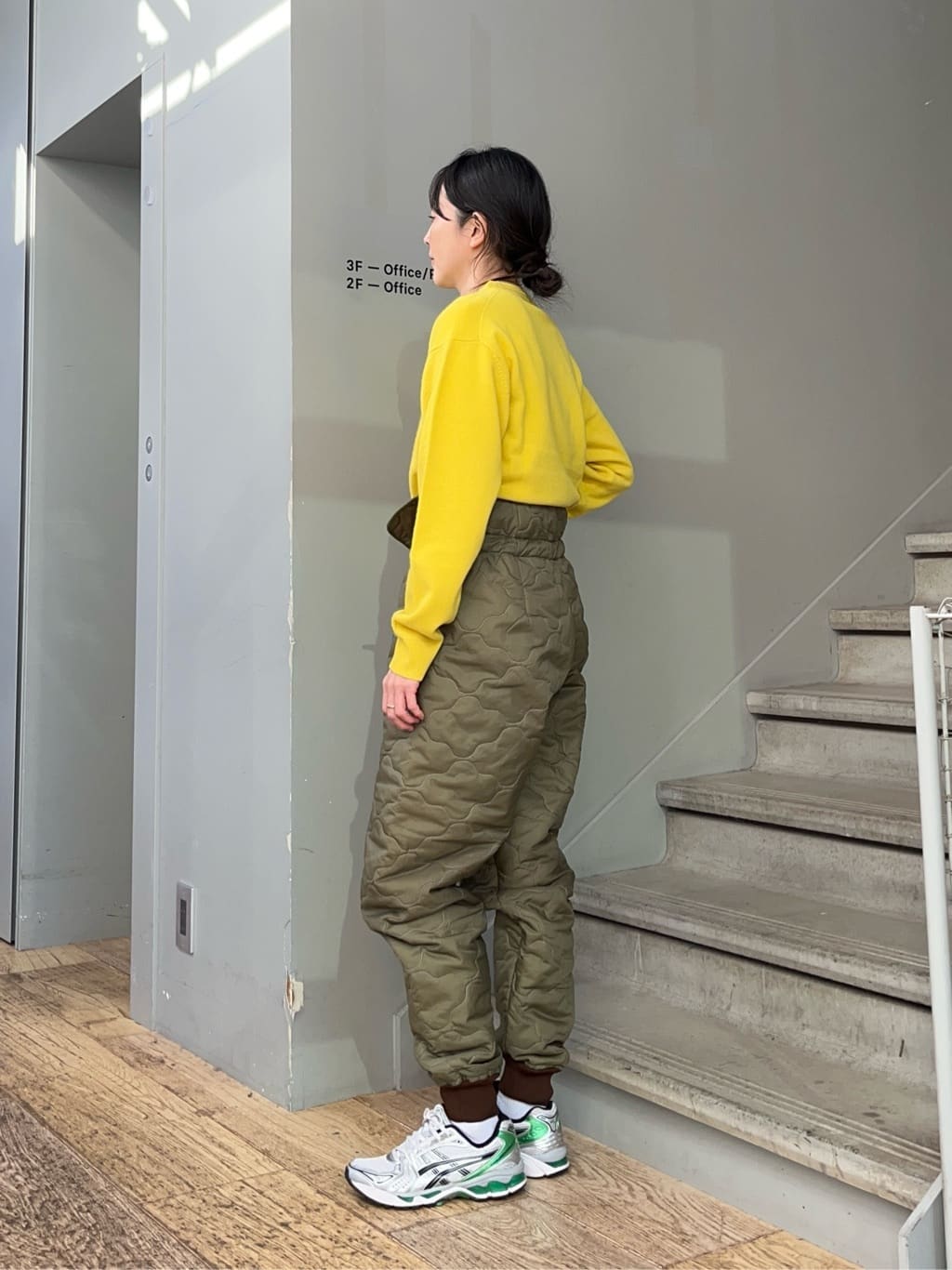 神野（jinno）さんの「TAKEO KIKUCHI｜【Air Palette Knit】ワンポイント カラーニット プルオーバー」を使ったコーディネート