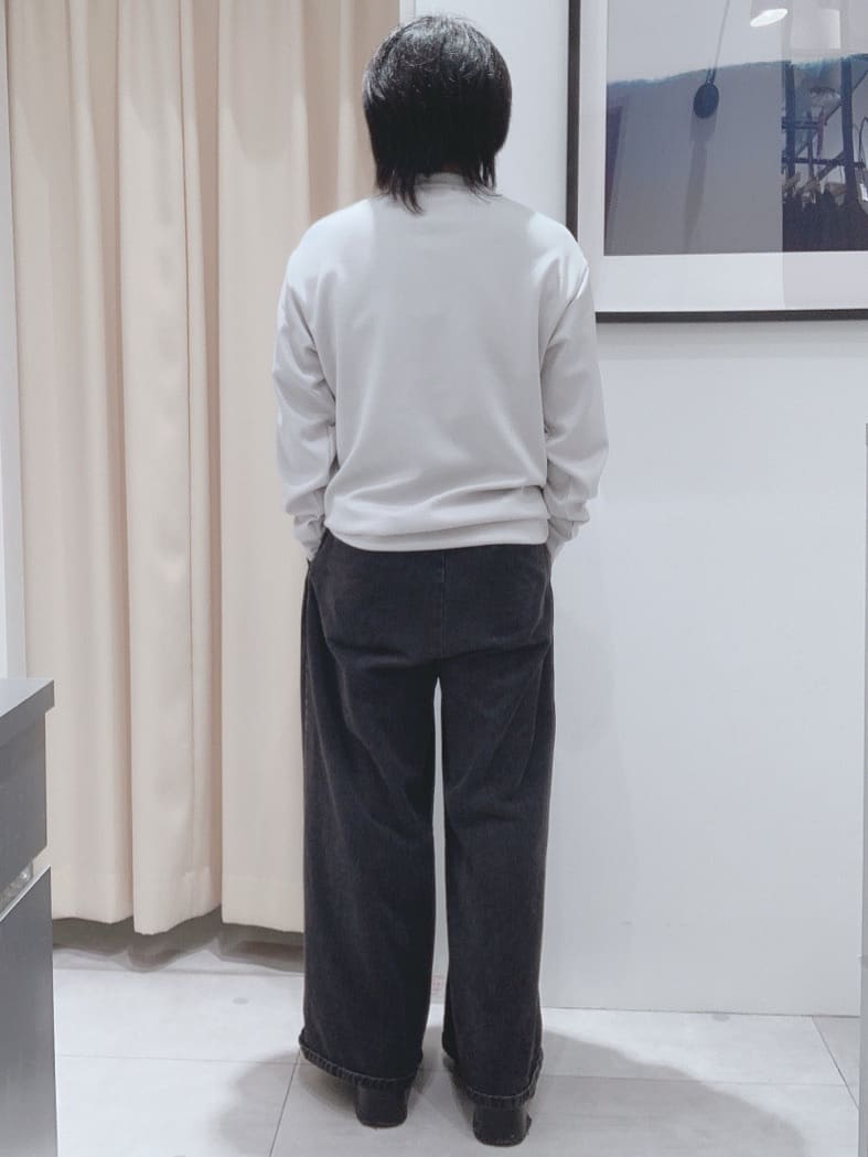 坂。さんの「THE SHOP TK｜【クリーンで大人っぽい】ロゴスウェット 洗濯機OK」を使ったコーディネート