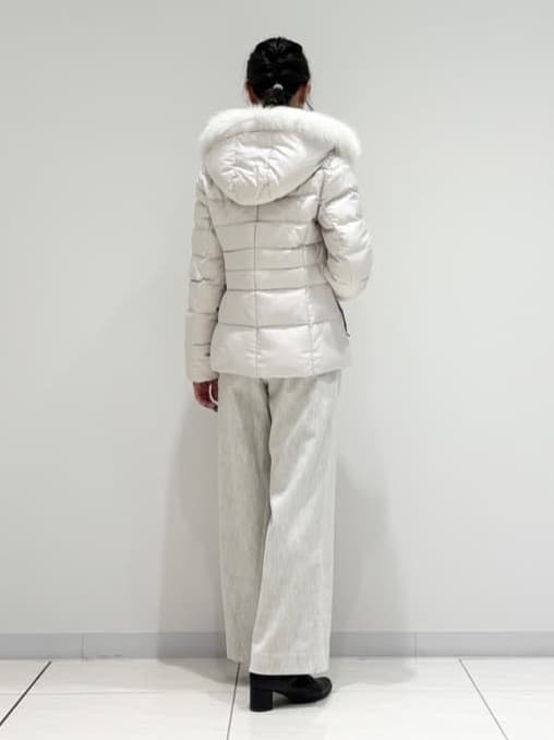kayoさんの「INDIVI｜【名品／撥水／抗菌防臭】ショート丈リサイクルダウンコート」を使ったコーディネート