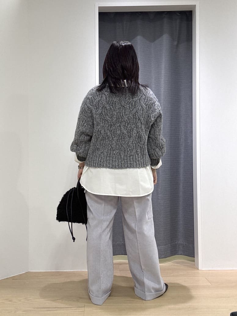 Akiさんの「INDIVI｜コーデュロイカーゴパンツ」を使ったコーディネート