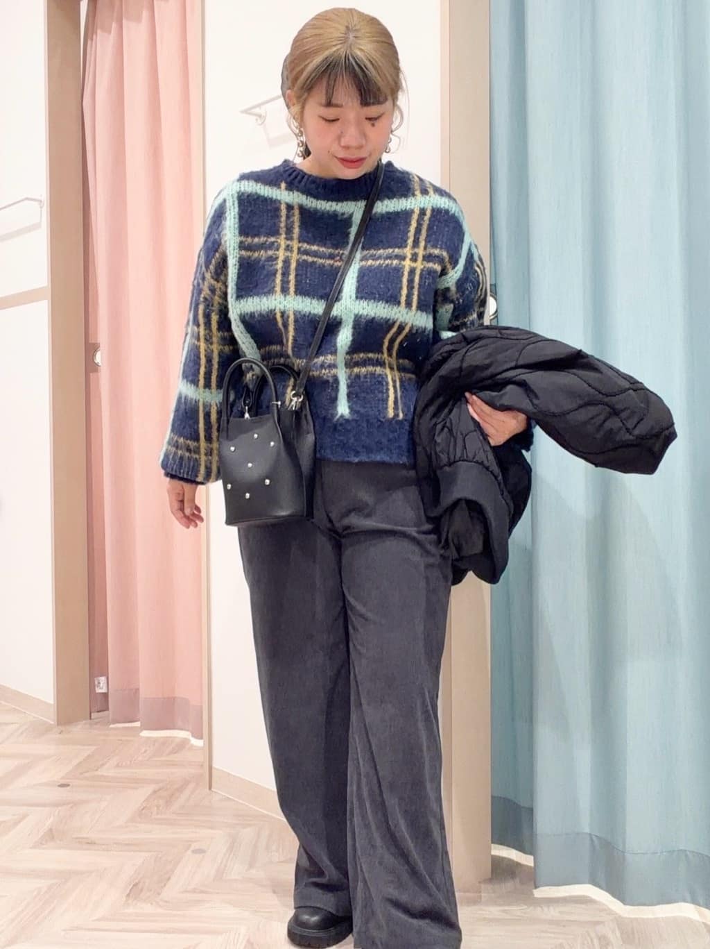 まちゃんなちゃんさんの「SHOO･LA･RUE｜【S-LL】女性らしさ漂う ふわふわチェック柄ニット」を使ったコーディネート