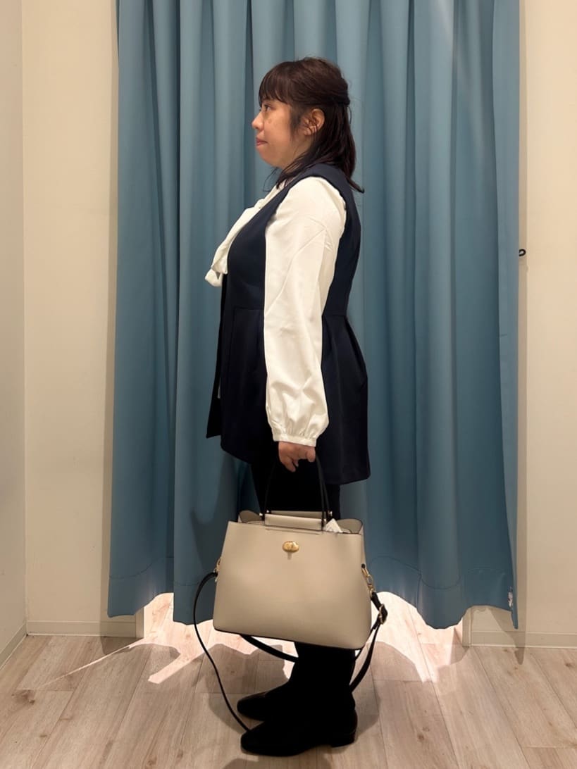 くーさんの「SHOO･LA･RUE｜【洗濯機可/S-3L】リボンボウタイが魅力　大人の華やかブラウス」を使ったコーディネート
